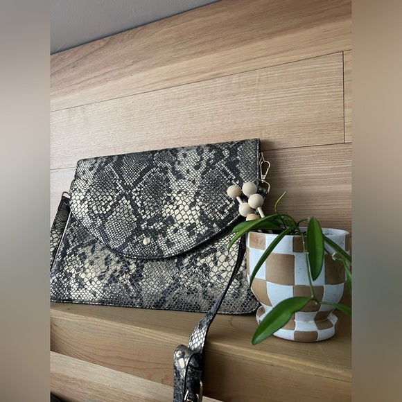 jane ma Handbags - Snake print envelope cross body